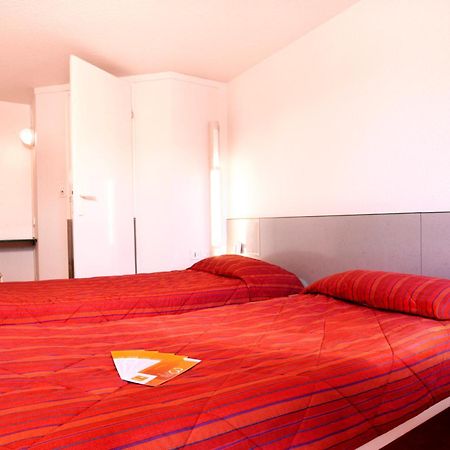 Premiere Classe Évreux Δωμάτιο φωτογραφία A typical room at a Campanile hotel