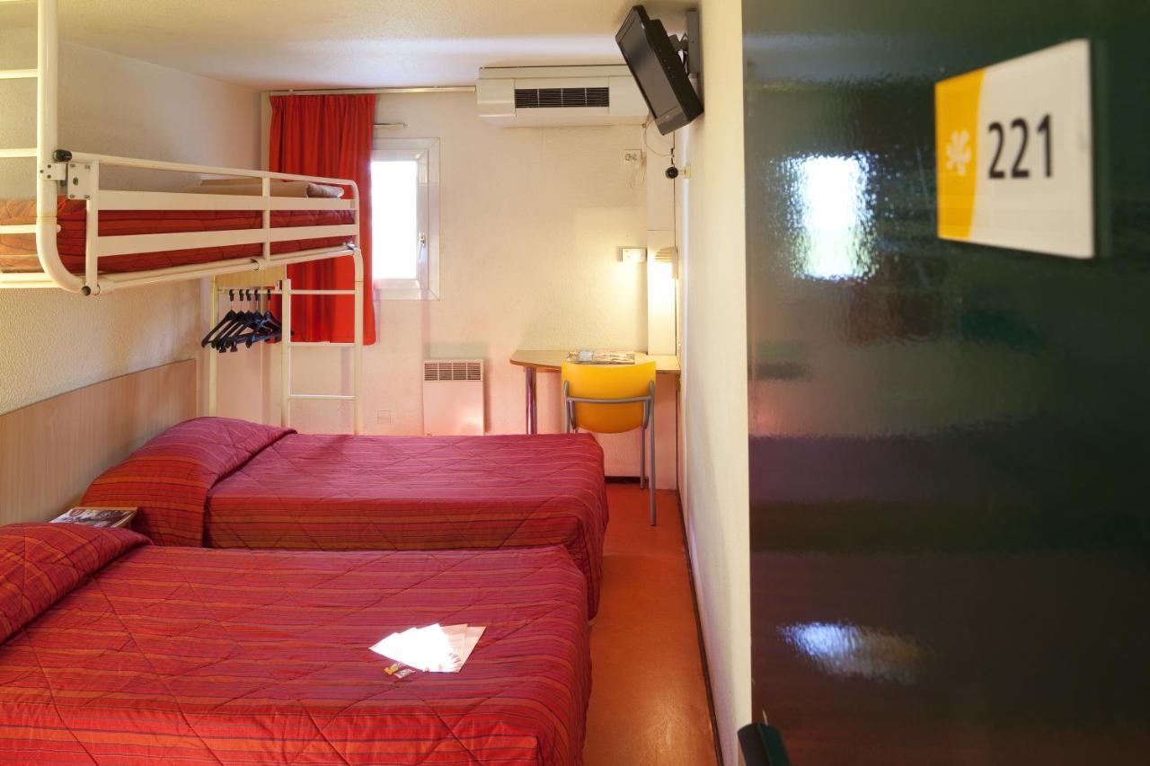 Premiere Classe Évreux Εξωτερικό φωτογραφία A typical room at a hotel