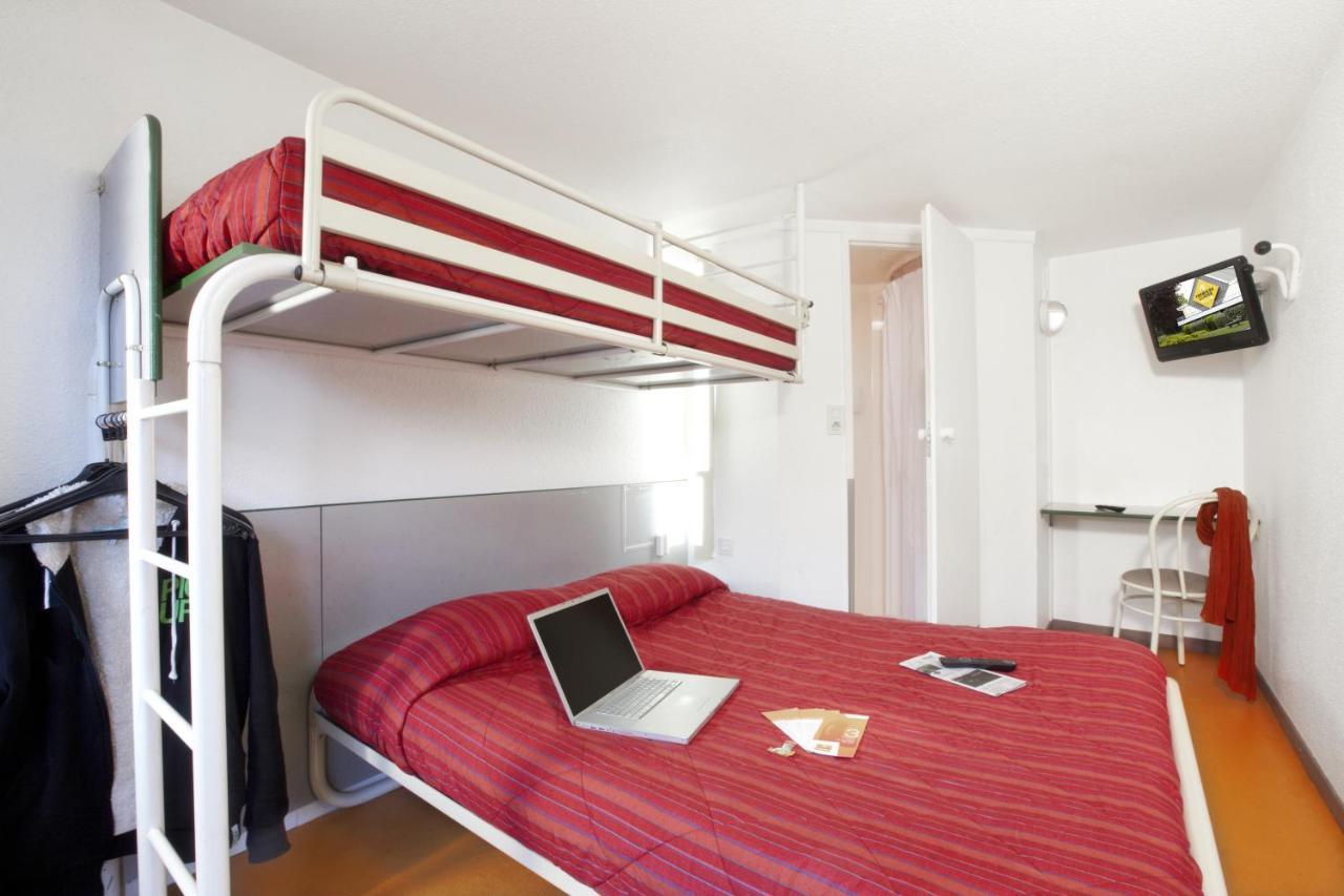 Premiere Classe Évreux Εξωτερικό φωτογραφία A typical room at a B&B