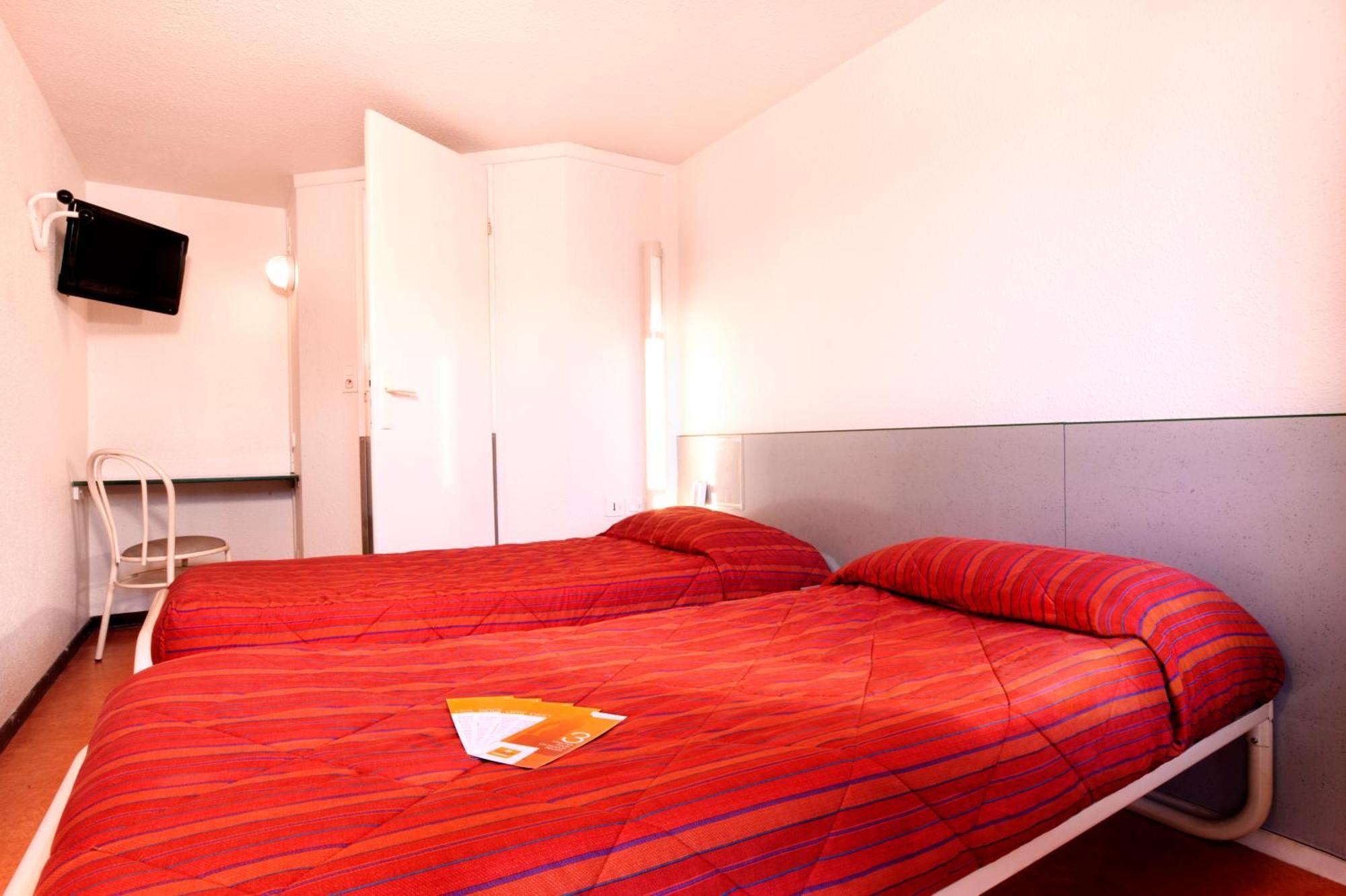 Premiere Classe Évreux Δωμάτιο φωτογραφία A typical room at a Campanile hotel
