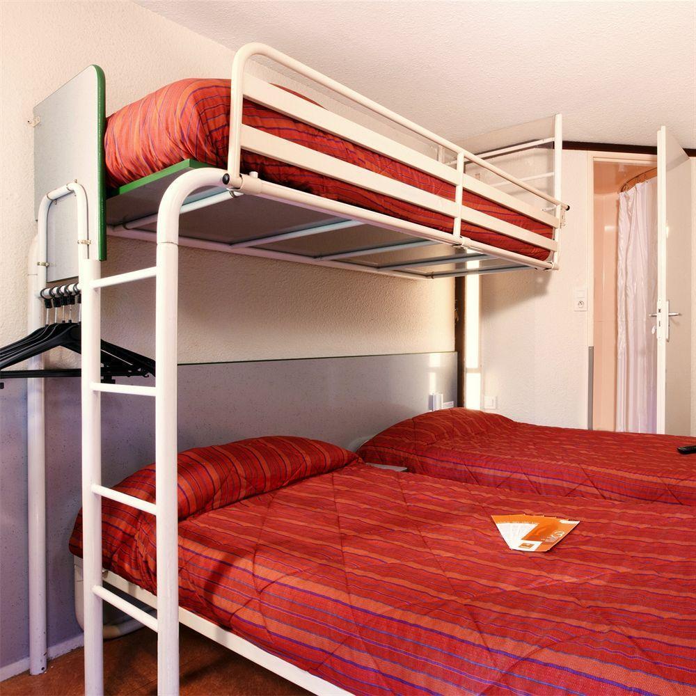 Premiere Classe Évreux Εξωτερικό φωτογραφία A typical room at a hotel