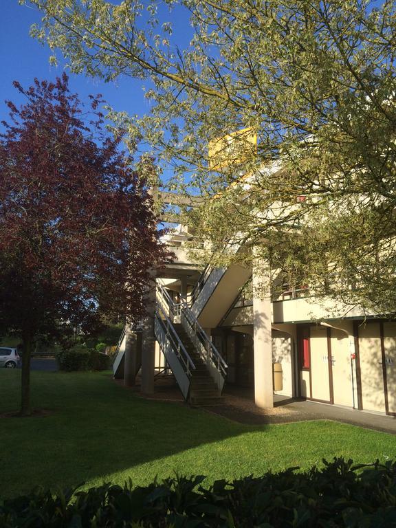 Premiere Classe Évreux Εξωτερικό φωτογραφία The main entrance to the library