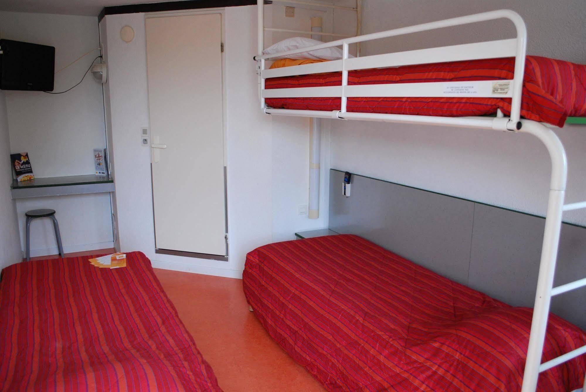 Premiere Classe Évreux Εξωτερικό φωτογραφία A typical room at a youth hostel