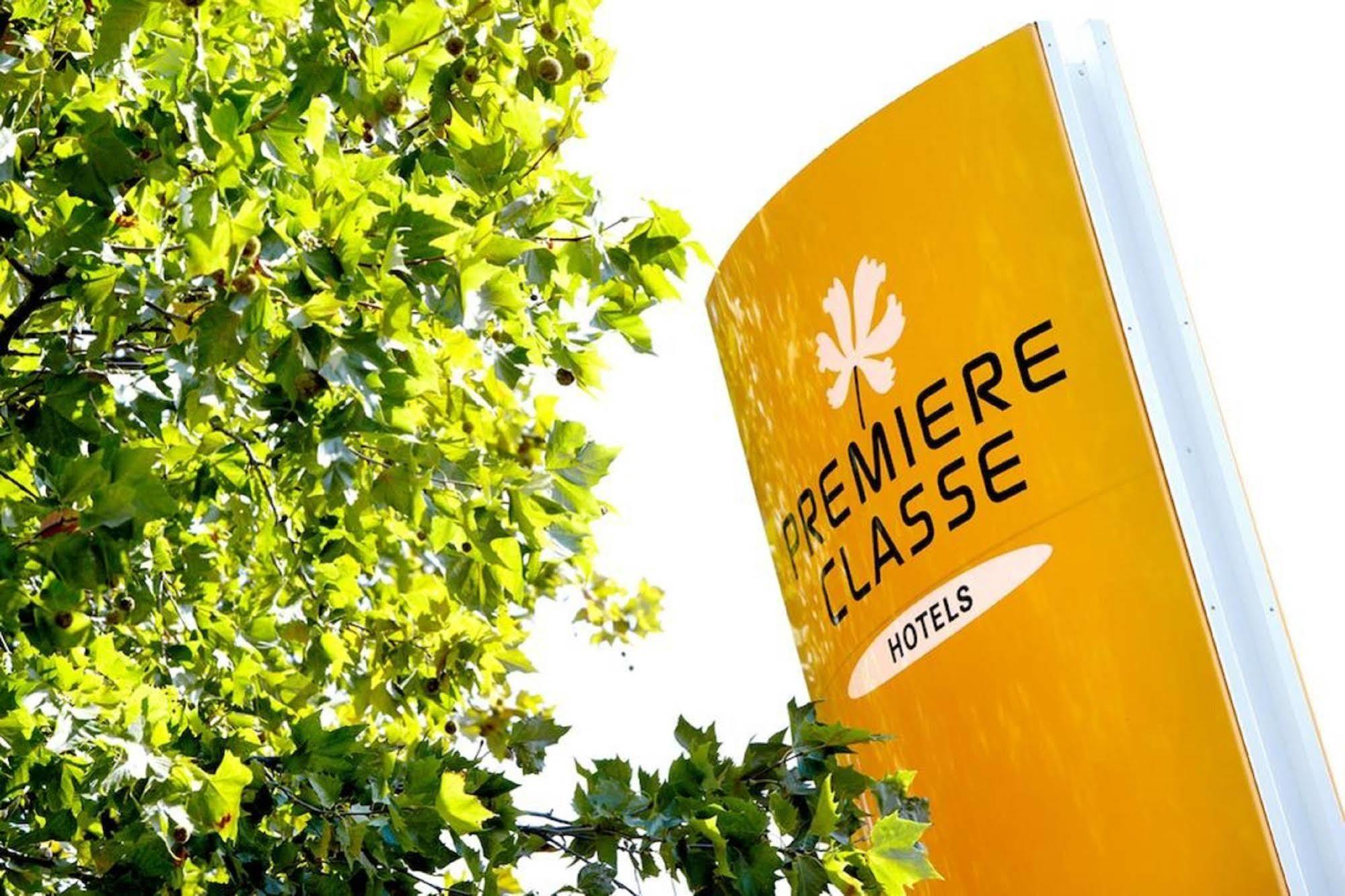 Premiere Classe Évreux Εξωτερικό φωτογραφία Premiere Classe logo