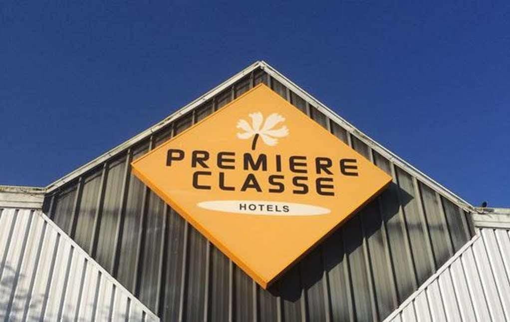 Premiere Classe Évreux Εξωτερικό φωτογραφία Premier Classe Hotels logo
